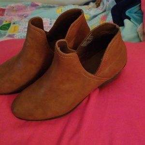Cute ankle boots with Open sides